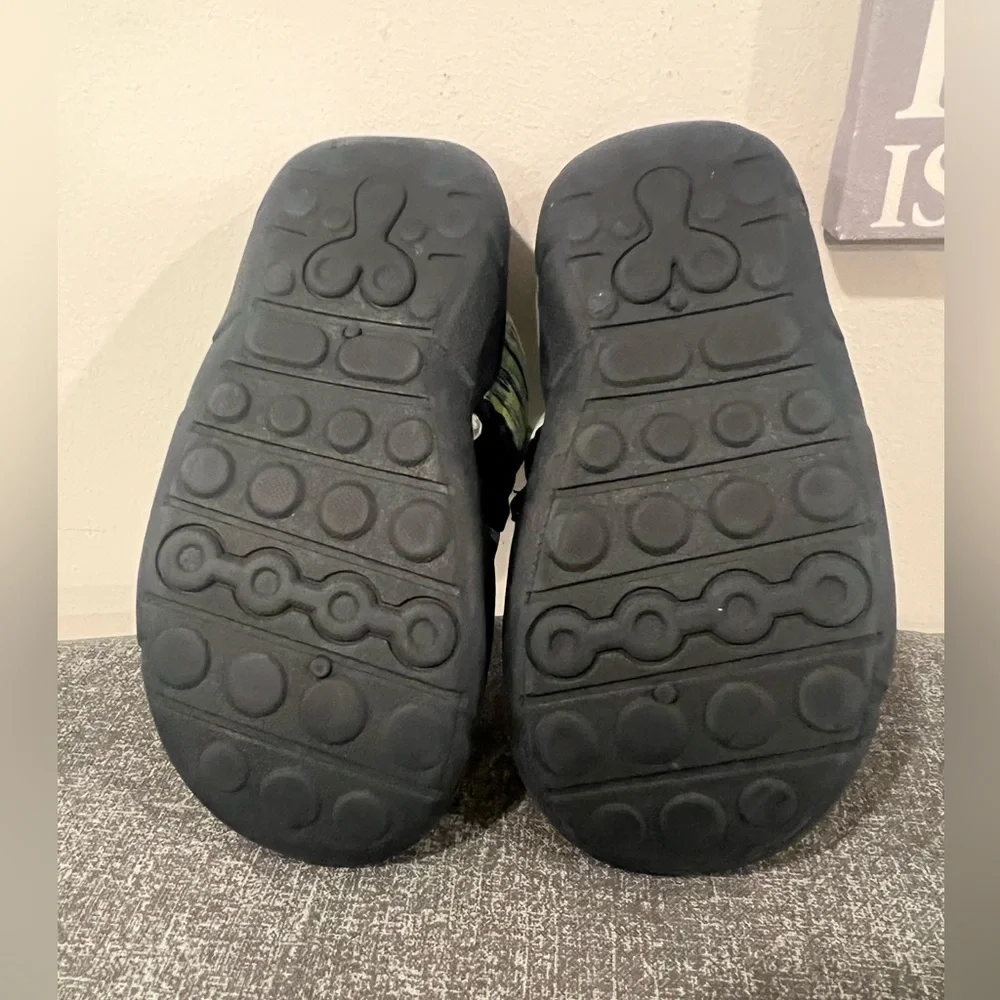 HOBIBEAR little boy sandals /size 28 -11.5